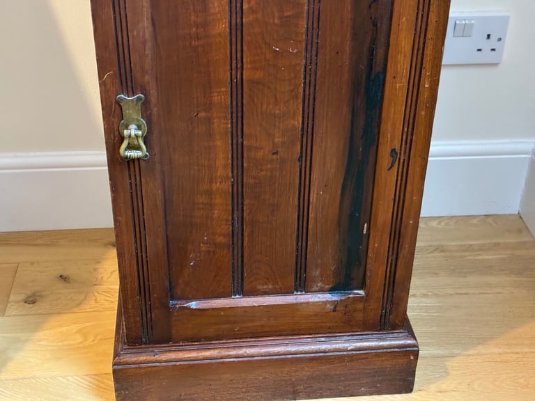 Hall / side / diningroom cupboard 
