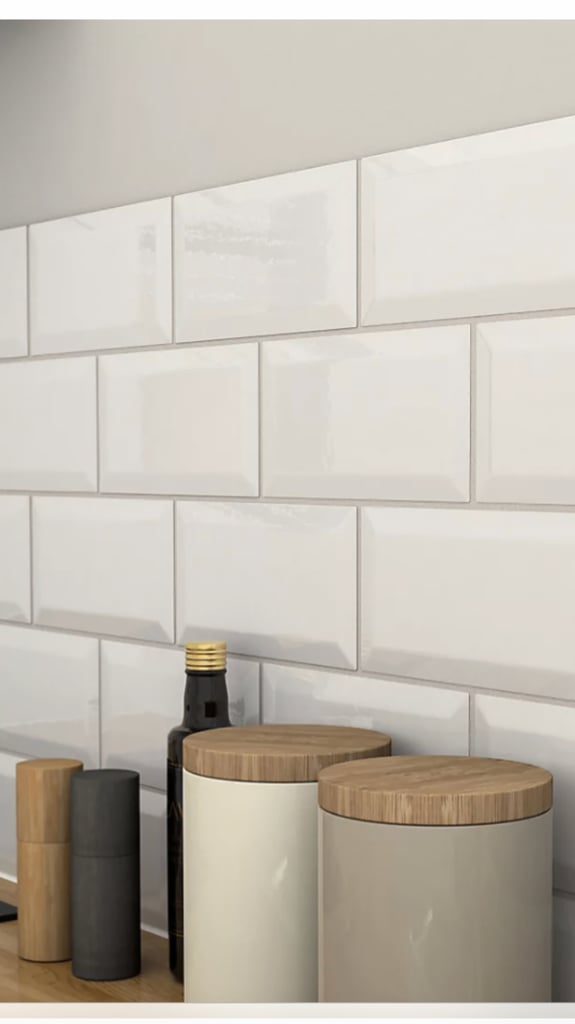 White gloss wall tiles