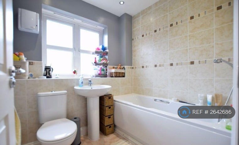 4 bedroom house in Fuggle Drive, Aylesbury, HP21 (4 bed) (#2642686)