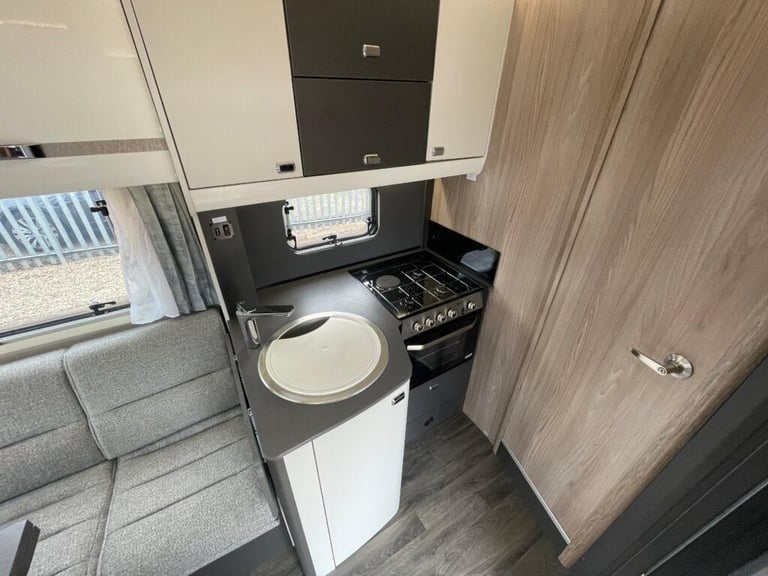 Swift Voyager 594 4 Berth 4 Belt automatic 3500kg motorhome 