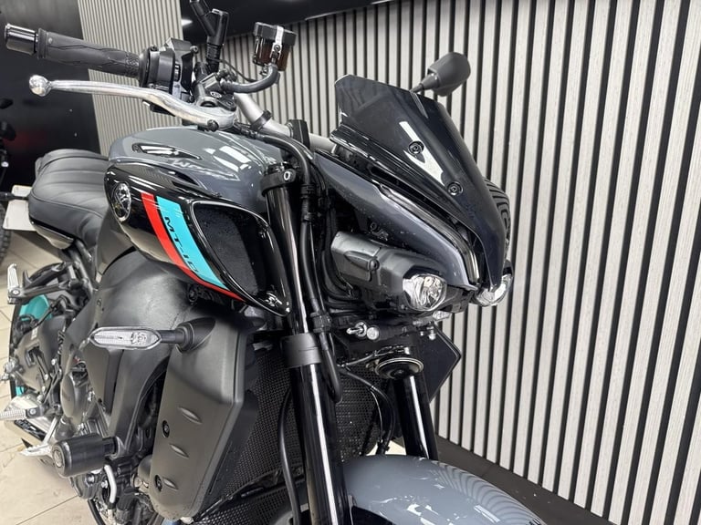 72 reg Yamaha MT10 Grey Naked sports 5571 miles, Pipeworks exuaust