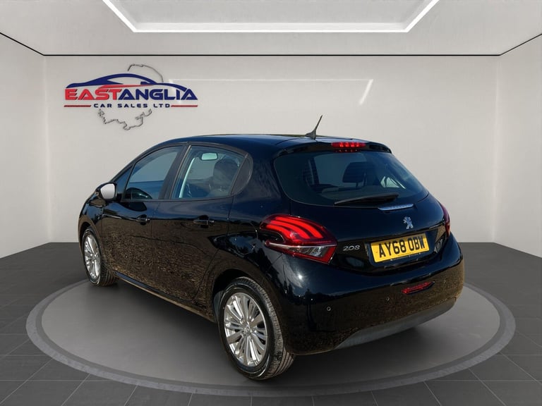 2018 Peugeot 208 1.2 PureTech Signature Euro 6 (s/s) 5dr HATCHBACK Petrol Manual