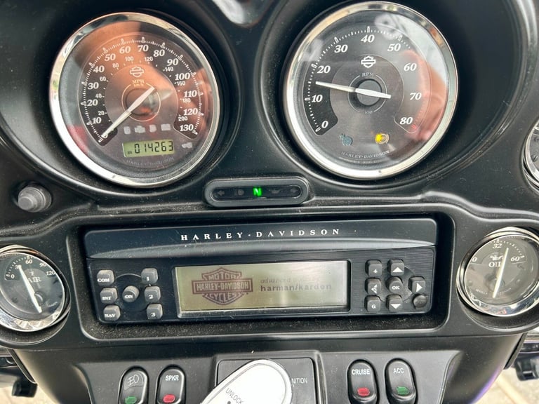 2009 Harley-Davidson TOURING FLHTK ELECTRA GLIDE ULTRA LIMITED FLHTK Two-Tone (10MY) Custom DIESE...