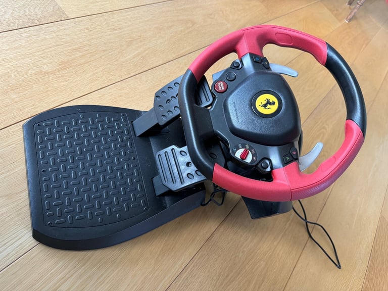 Thrustmaster Ferrari 458 Spider Steering wheel with foot pedals - Red- Black