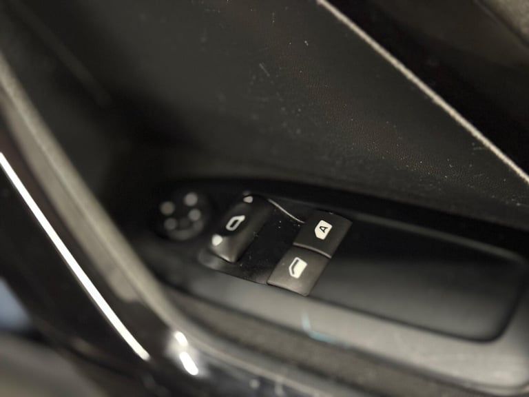 2017 Peugeot 208 1.2 Puretech Allure PETROL/MANUAL/5-DR