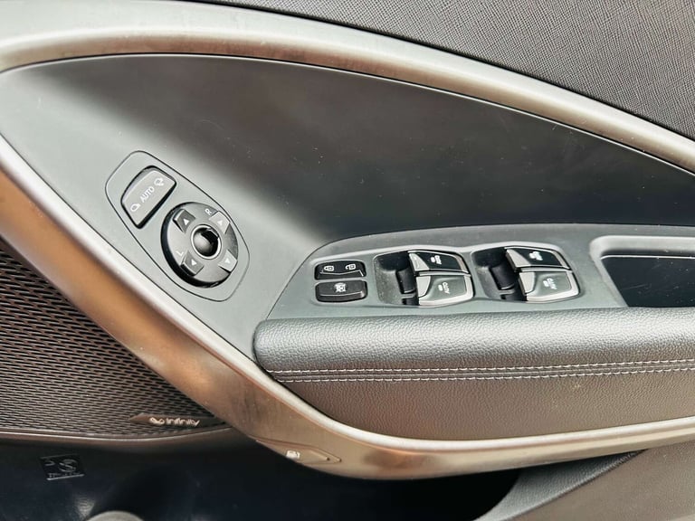 2016 Hyundai Santa Fe 2.2 Santa Fe Premium SE Blue Drive CRDi Auto 4WD 5dr SUV Diesel Automatic