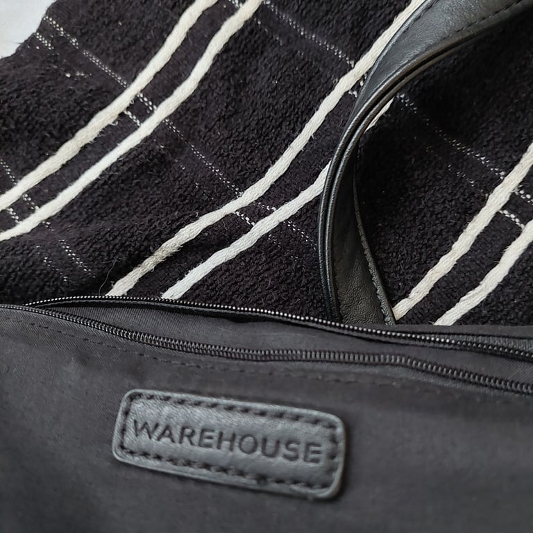 Large handbag two zips opening 