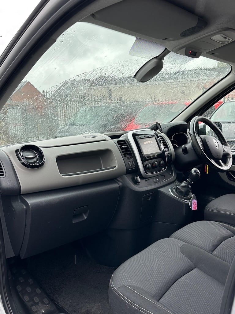 2019 Renault Trafic 1.6 dCi 29 Sport Nav Crew Van LWB Euro 6 6dr WINDOW VAN Diesel Manual