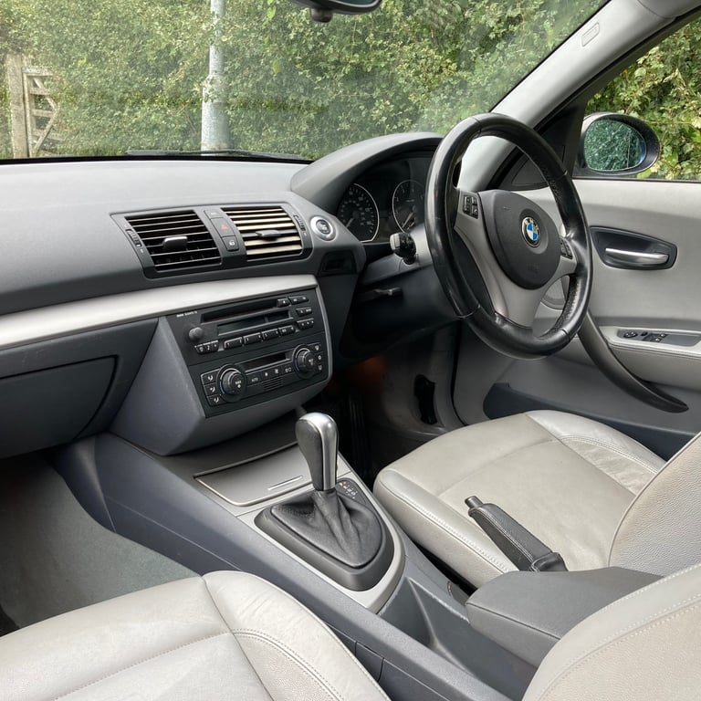 BMW 1 SERIES - AUTOMATIC - NEW MOT - ULEZ FREE - LEATHER INTERIOR