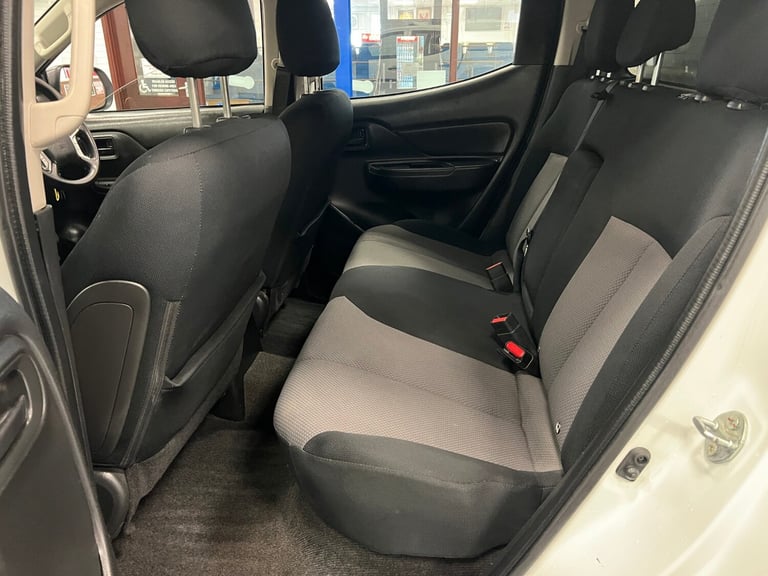 2020 Mitsubishi L200 4LIFE 2.3DI-D 150PS 4X4 DOUBLE CAB PICK UP C/W REAR PRO TOP (EURO 6) PICK UP...