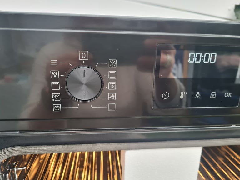 AEG SurroundCook single electric oven built-in black multifunction pyrolytic 