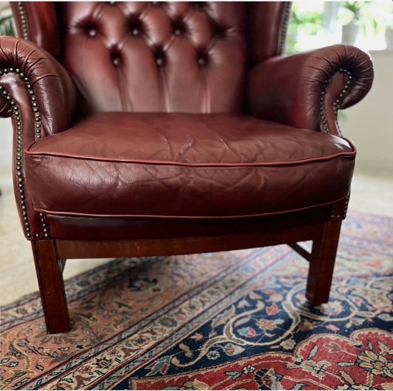FINE VINTAGE CHESTERFIELD OXBLOOD LEATHER WING BACK MASTER ARMCHAIRS (PAIR) VGC