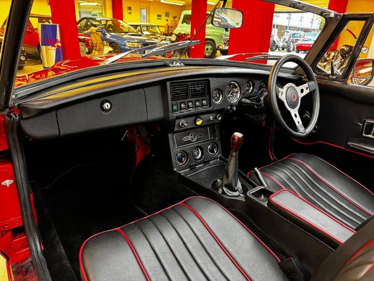 1981 MG MGB V8 CONVERTIBLE SEBRING REP Petrol Manual
