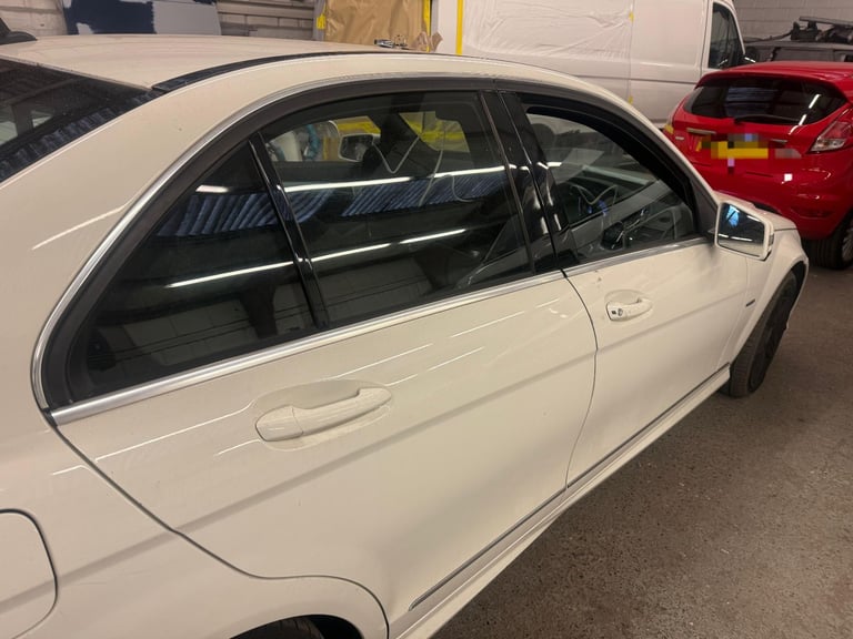 Breaking spare parts Mercedes c class w204 c220 white