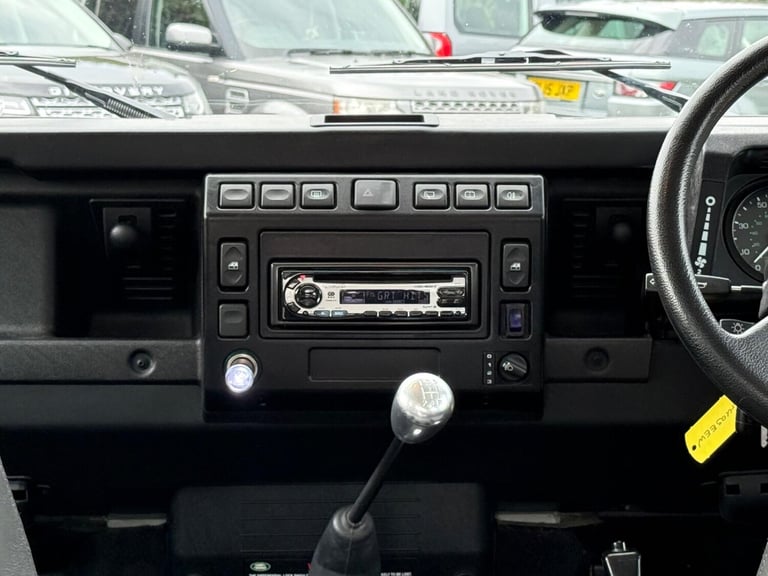 2005 Land Rover Defender 90 2.5 TD5 County Station Wagon 3dr (6 Seats) ESTATE Diesel Manual