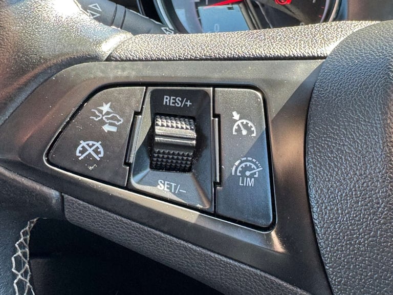 2017 Vauxhall Astra 1.4T 16V 150 SRi 5dr HATCHBACK PETROL Manual