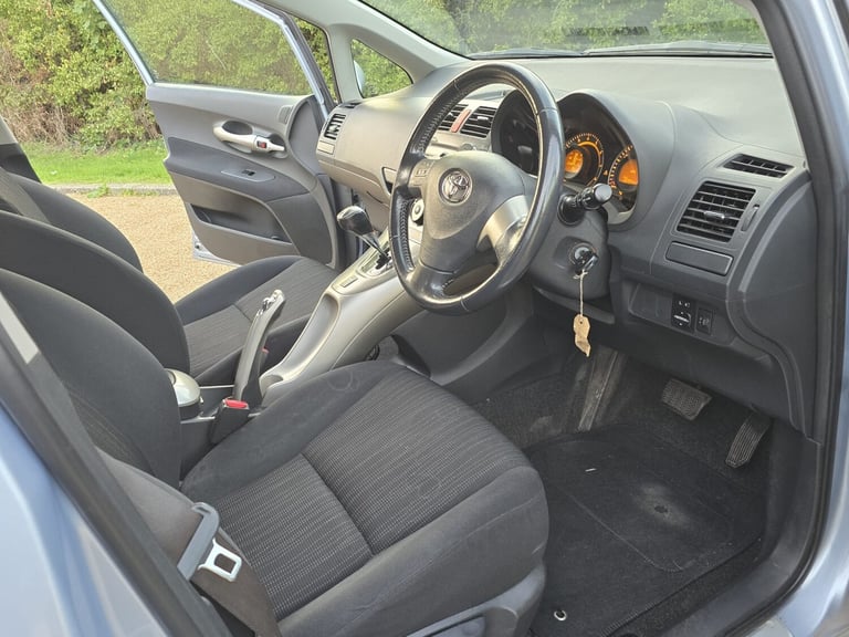 2007 Toyota Auris 1.6 Automatic VVTi TR MM 5dr . 87000 Miles . CHEAP on Fuel. GOOD Car. HATCHBACK...