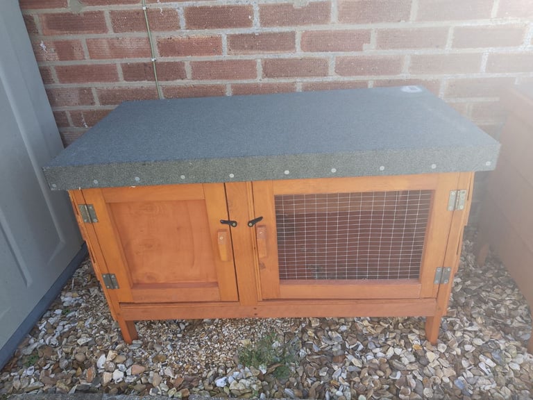 Rabbit hutch 