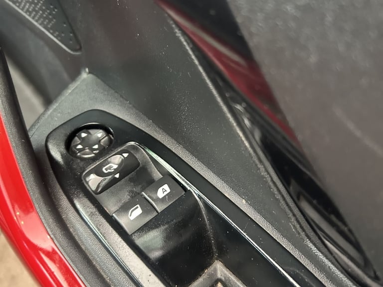 PEUGEOT 208 1.6 THP GTi Red Manual Petrol 2013