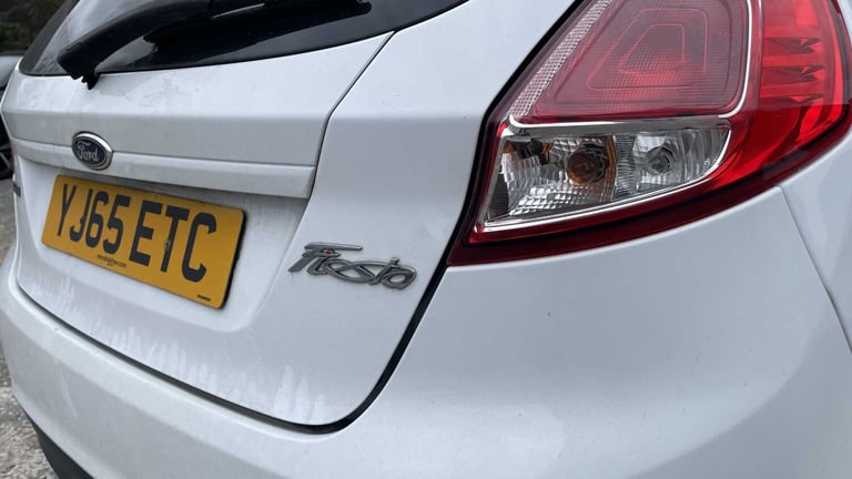 2016 Ford Fiesta 1.0 EcoBoost Zetec White 5dr HATCHBACK PETROL Manual