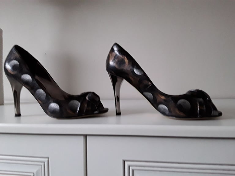 Ladies stilleto heel shoe