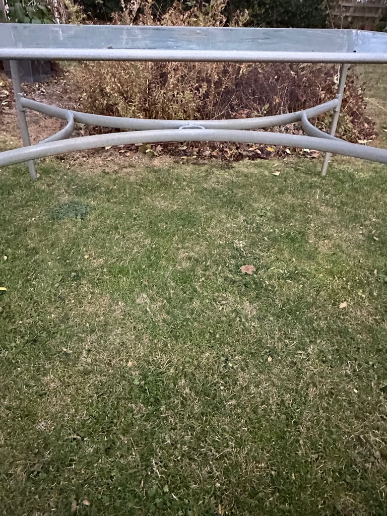 Garden table and 6 matching chairs
