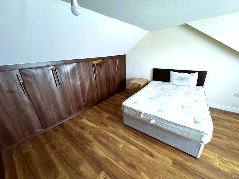 6/7 BED HOUSE ILFORD £3500 PCM