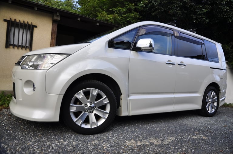 2010 Mitsubishi Delica D5 4WD ROADEST MPV Petrol Automatic