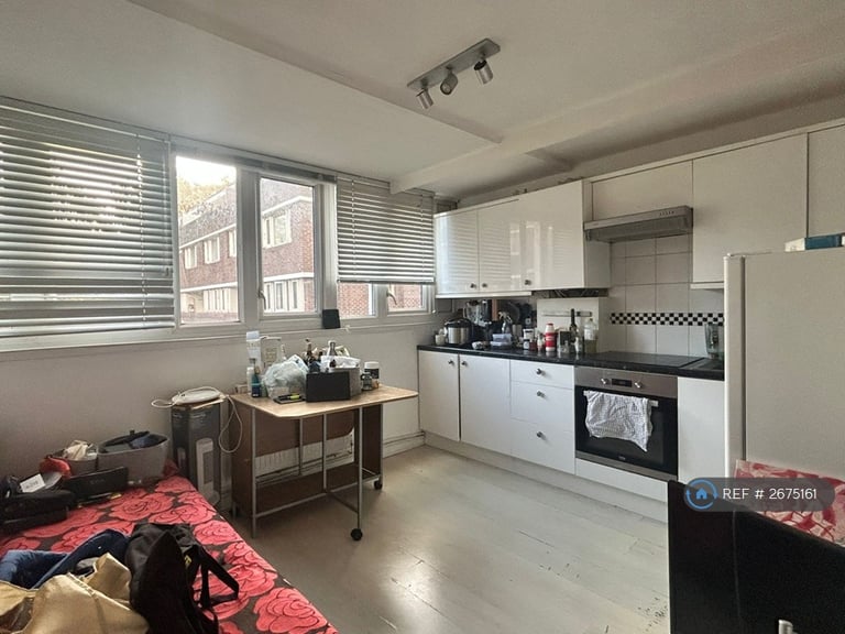1 bedroom flat in Tregunter Road, London, SW10 (1 bed) (#2675161)