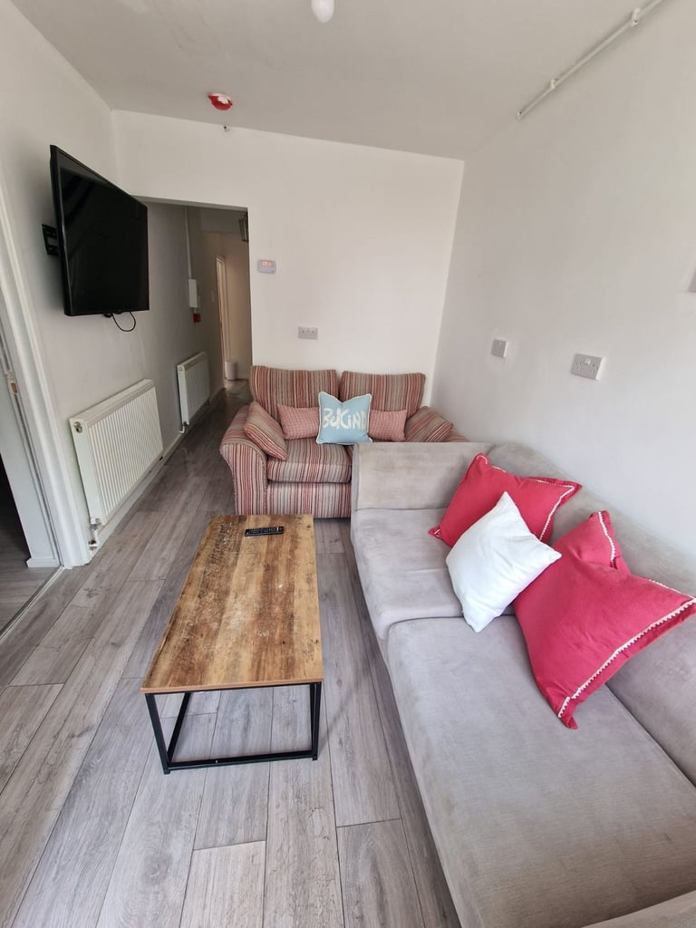 Room to let rent single ensuite luton town cheap lu1 universal dss credit benefits