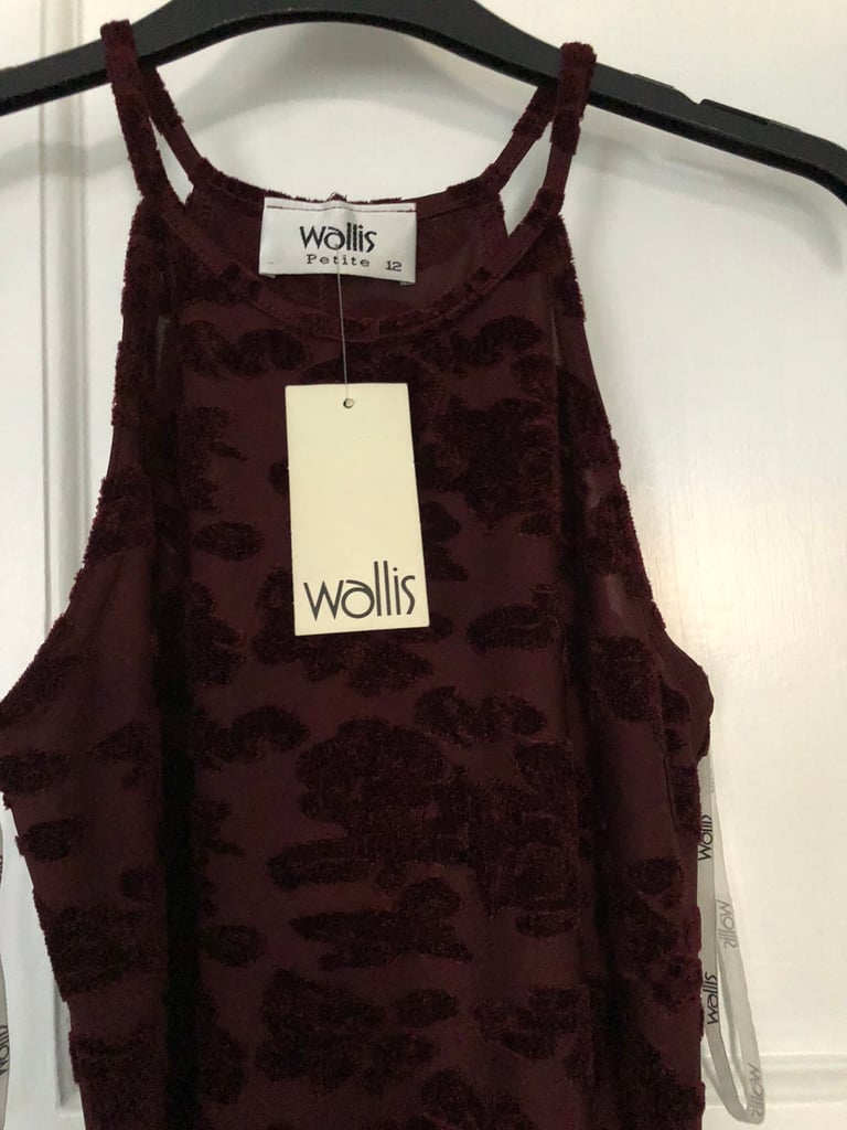 Dress burgundy colour 