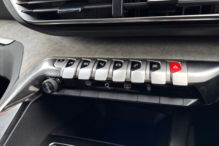 2022 Peugeot 3008 1.6 13.2kWh GT Premium e-EAT Euro 6 (s/s) 5dr SUV PETROL/ELECTRIC Automatic