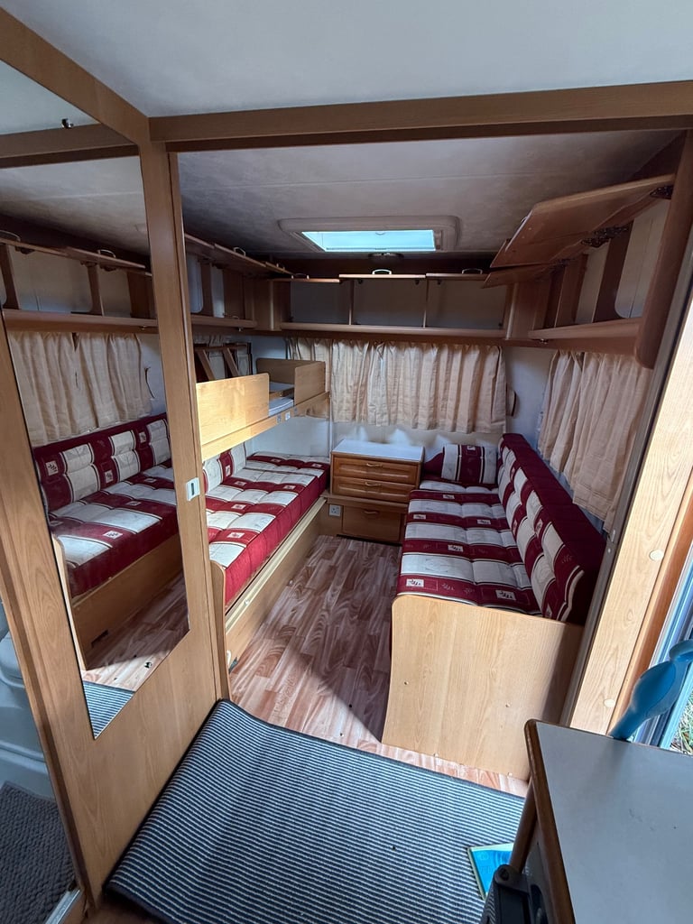 STUNNING 6 BERTH FAMILY CARAVAN - 2006 Compass Corona Rambler