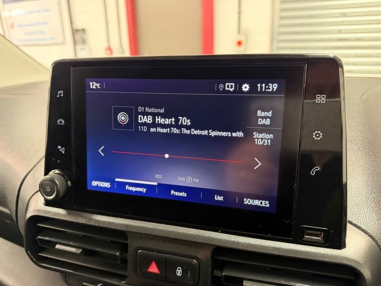 2023 23 VAUXHALL COMBO 1.5 TURBO D 2300 PRO L1 H1 EURO 6 100 BHP * 22,611 3 SEAT