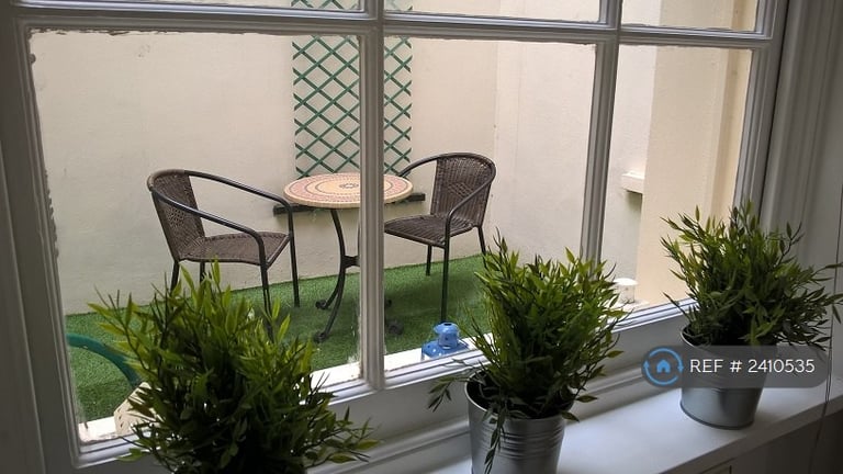 1 bedroom flat in Kendal Street, London, W2 (1 bed) (#2410535)