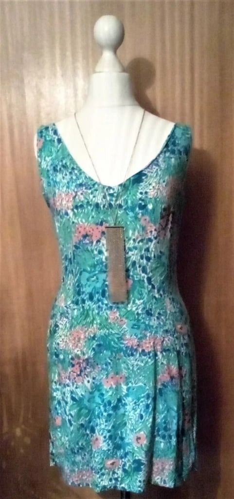New Pretty Blue Green Pink Floral Print V-Neck Sleeveless Slip Summer Dress. Size 8.POST OR COLLECT!