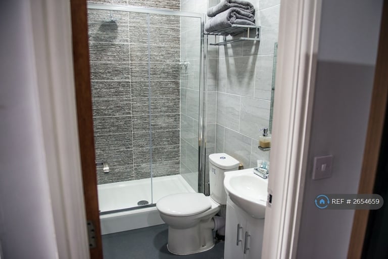 1 bedroom flat in Claremont, Bradford, BD7 (1 bed) (#2654659)