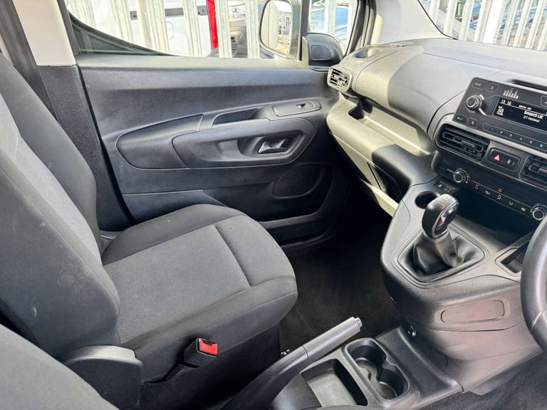 2020 Vauxhall Combo 2300 1.5 Turbo D 100ps H1 Sportive Van PANEL VAN DIESEL Manual