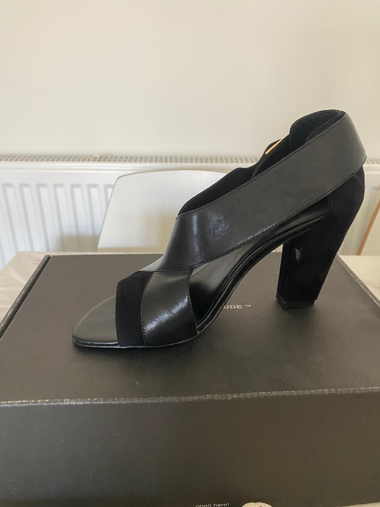 Black leather and suede United Nude shoes. Size 6