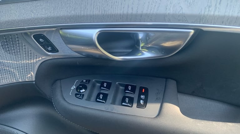 2025 Volvo XC90 Ultra, T8 AWD Plug-in hybrid, Electric/Petrol, Dark, 7 Seats Estate Petrol Parall...