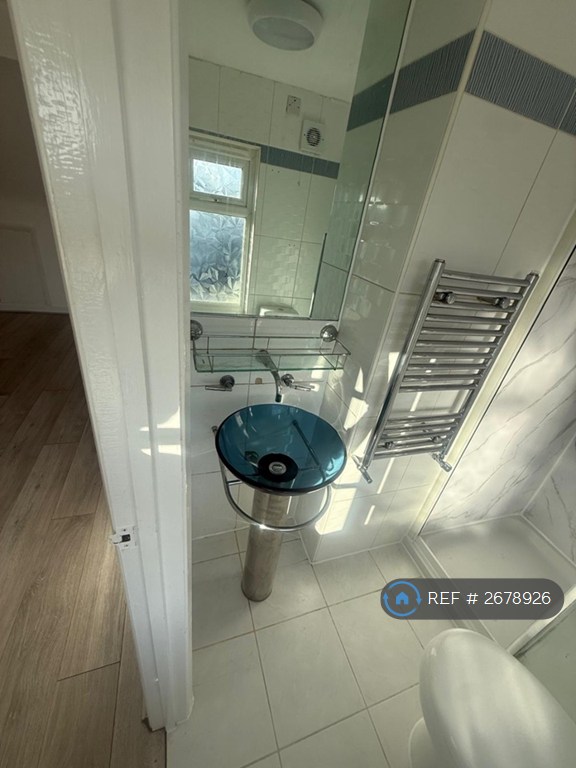 3 bedroom house in Essex Close, Merton, SM4 (3 bed) (#2678926)