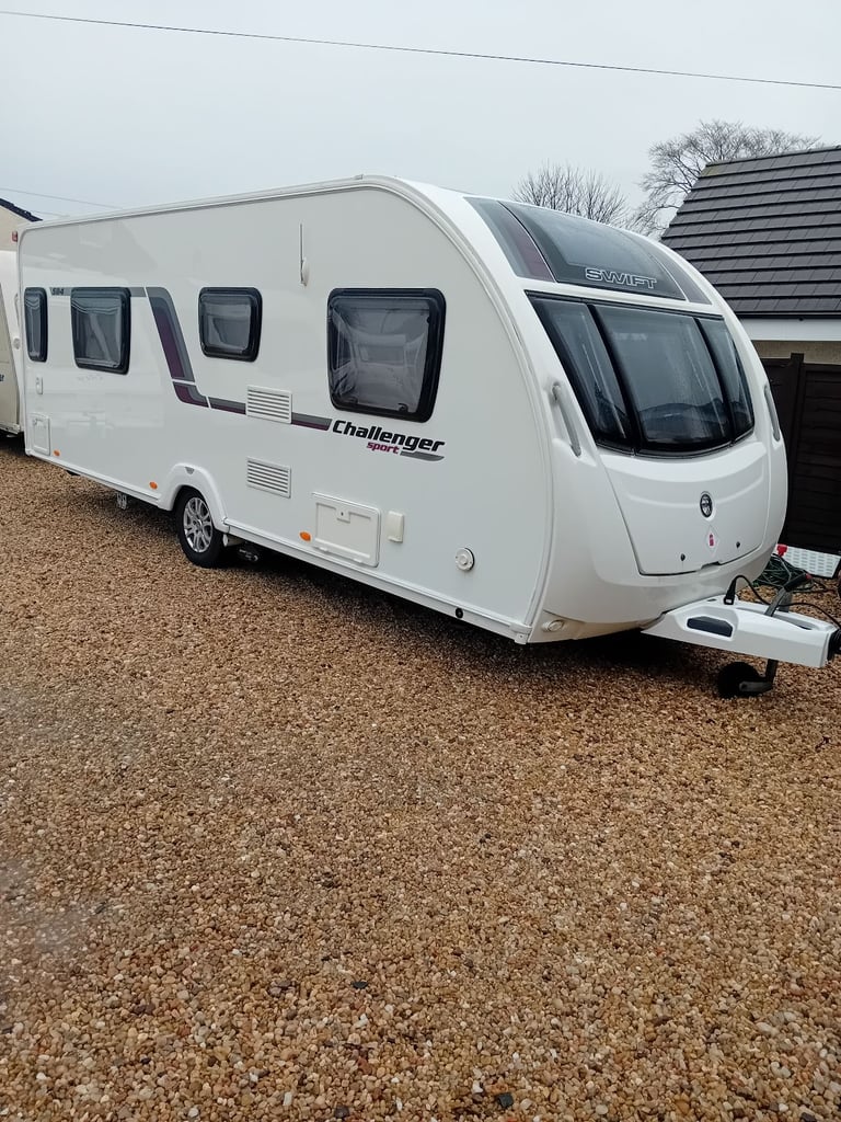 Swift challenger sport fix island bed 