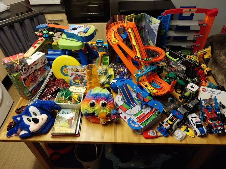 Hot Wheelz items and Toy Bundle