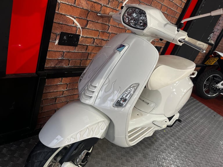 Piaggio Vespa 125cc Scooter JUSTIN BIEBER LIMITED EDITION 