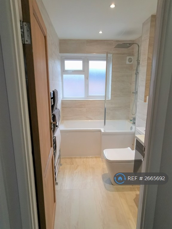 2 bedroom flat in Haig Court, Chelmsford, CM2 (2 bed) (#2665692)