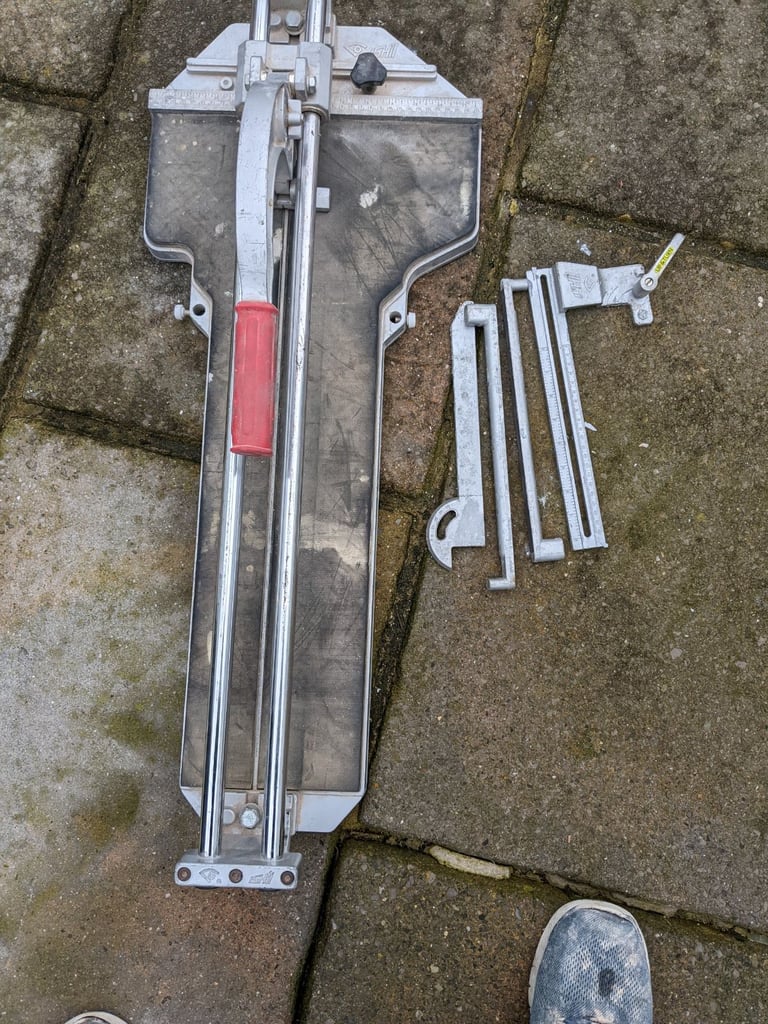image for quality tile cutter Big clincker in good condition grab a bargain 60cm 