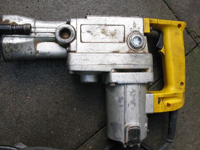 Heavy Duty Old Rotary Hammer . Oil Feeder, Carrying Case . With 2 chisels