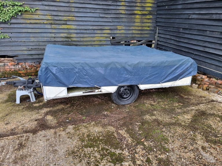 Old braked trailer for sale tows well good chassis £95 