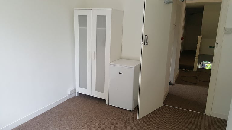 DSS only shared house - Ideally Located for High Street 