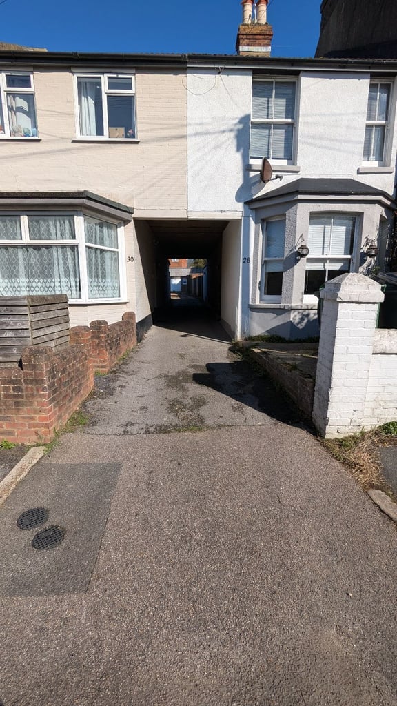 Garages to rent: Beaconsfield Road, Bexhill-on-Sea, TN40 2BN, NEW DOORS & ROOFS FITTED